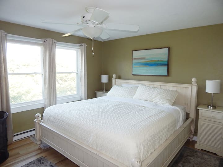 Брачен кревет (брачен кревет) во предна спална соба