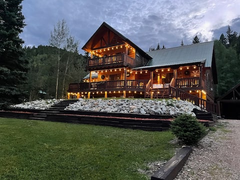 Red River, Upper Valley- Mountainside Retreat
