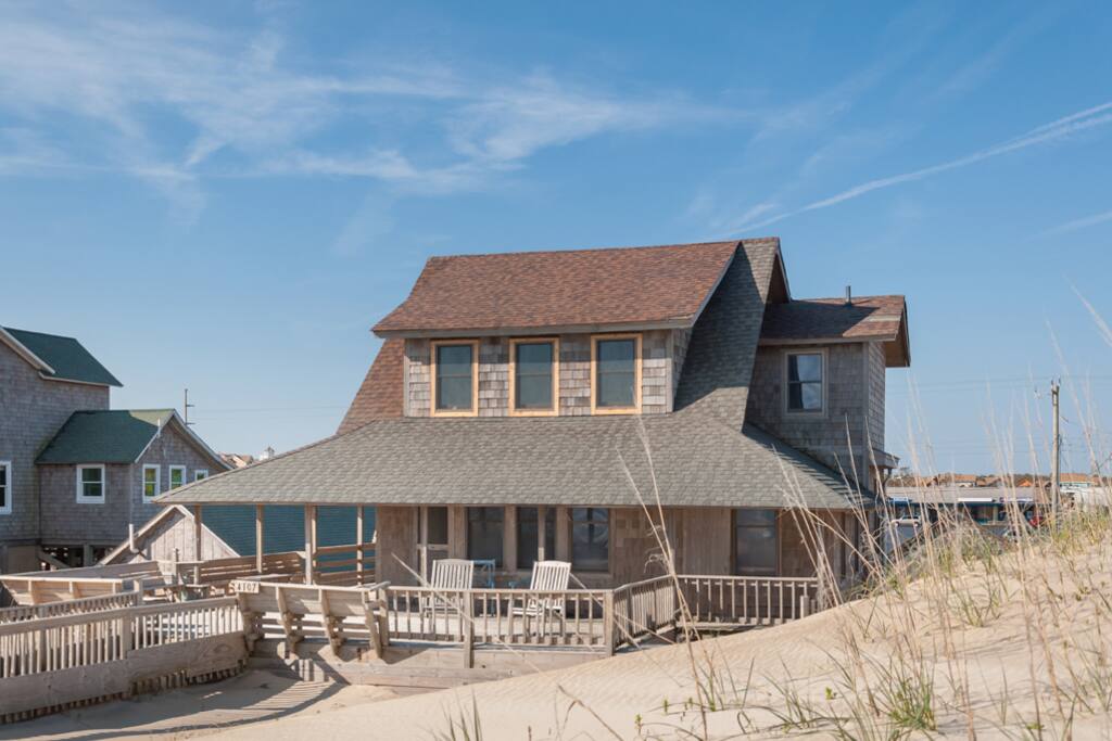 JR41: It's Beach Time | Rear Exterior
