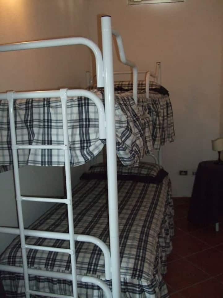 Schlafzimmer 1