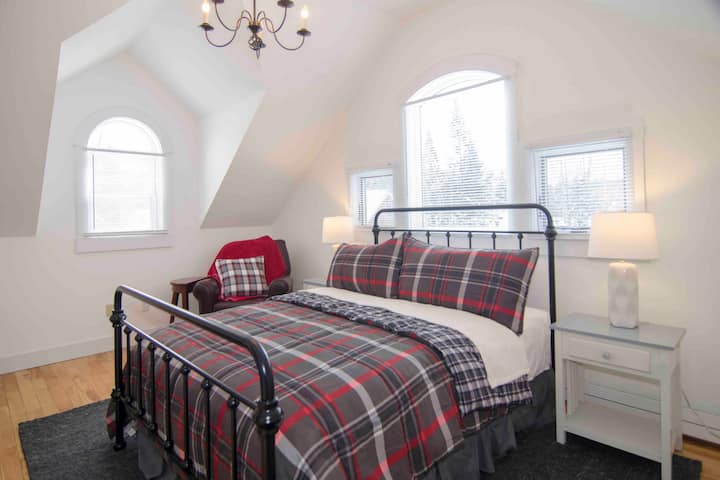 2 Flr Queen עם Ensuite