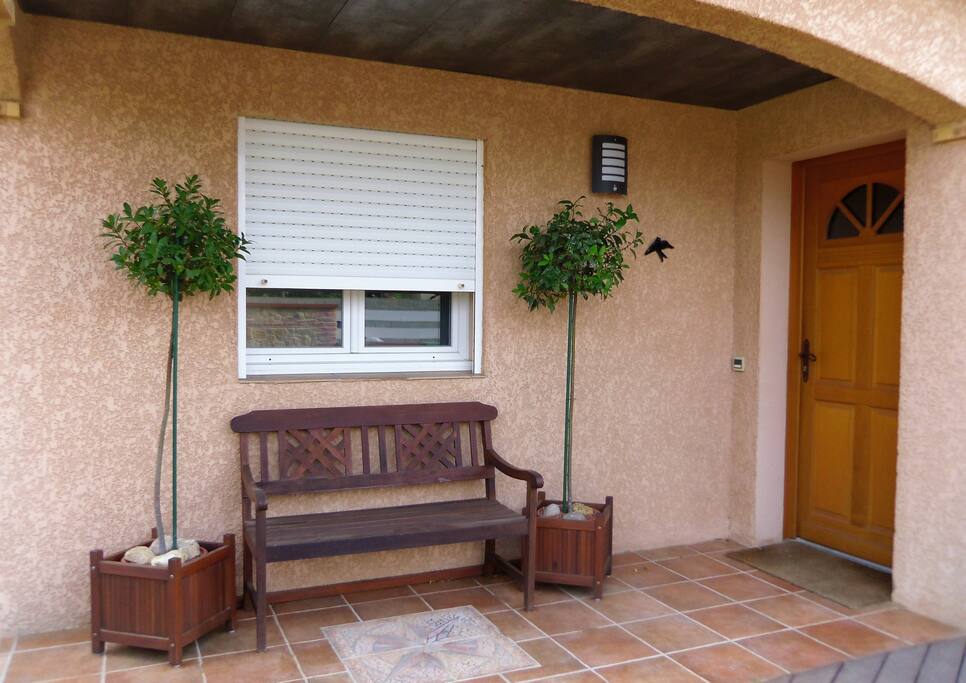 Entrée de notre "chez nous/chez vous"