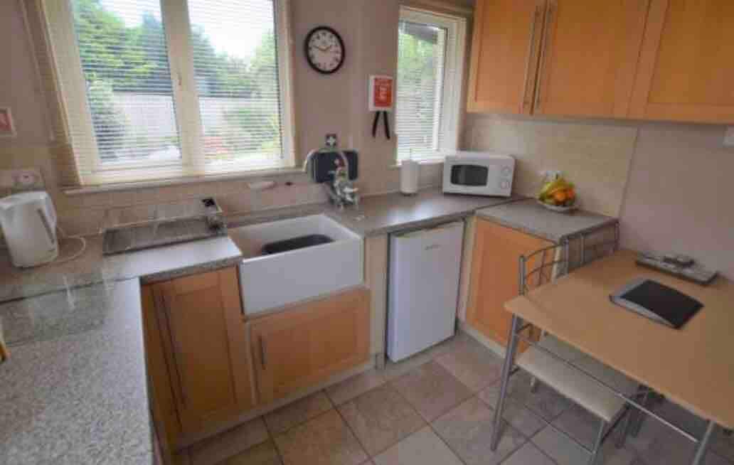 Top Airbnb: A private Annexe Room with a kitchenette & parking in Penzance