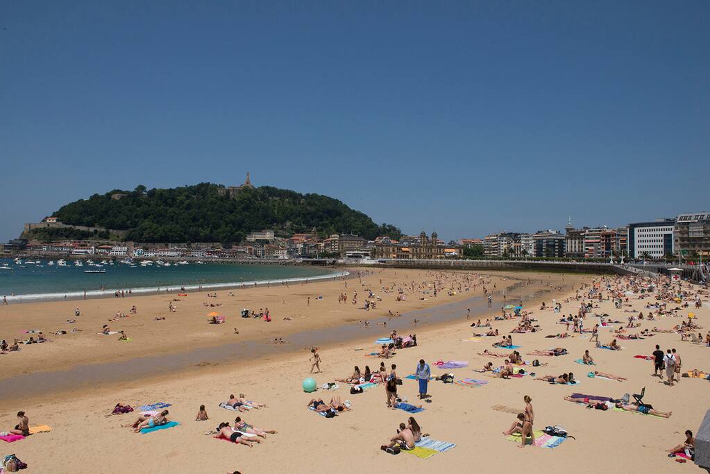 Playa de la concha, a un paso del apartamento (2 minutos a pie)