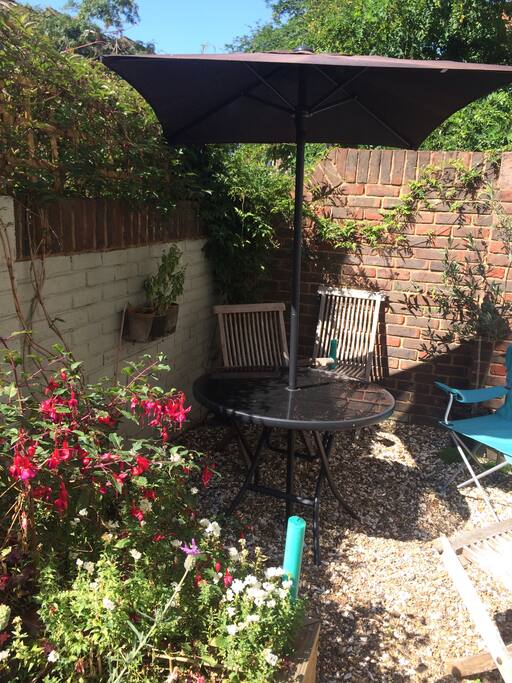 Small Garden with table and chairs