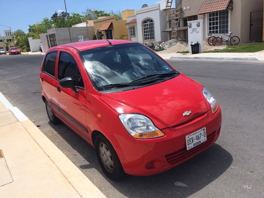También puedes usar el automóvil con un cargo extra. Es necesario que cuentes con licencia de conducir.