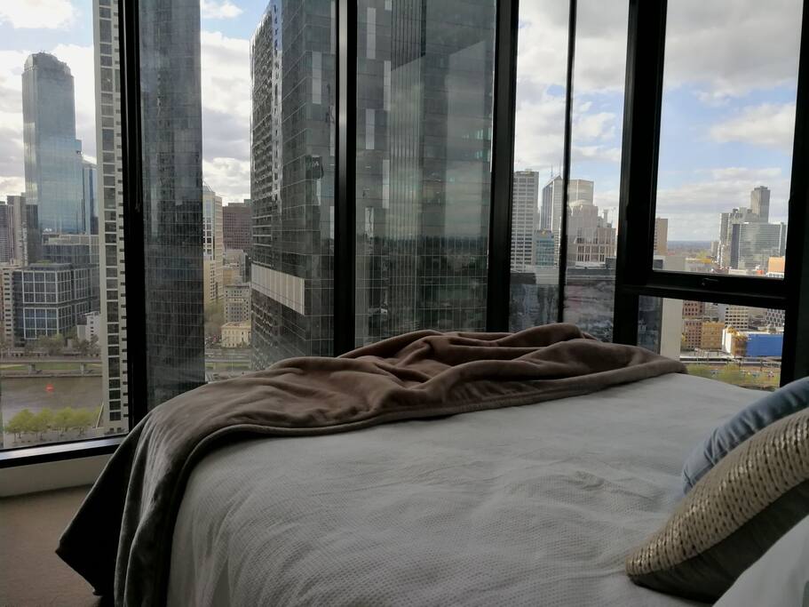 Wake up to amazing views over the Yarra river and city CBD.