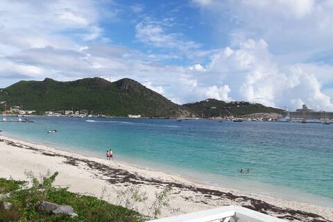 Beachfront Oceanview Cozy Studio on Front Street