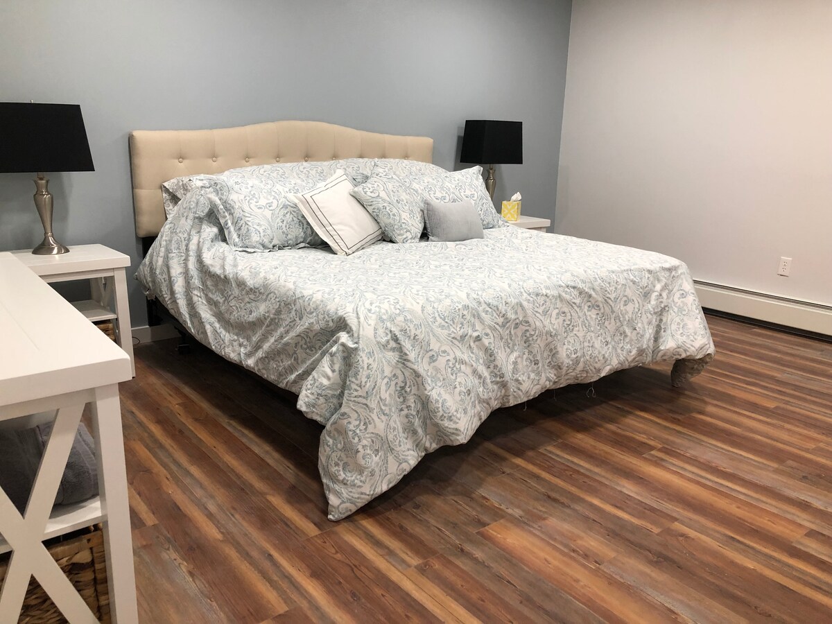 เตียงใหญ่พร้อมเตียงคิงไซส์