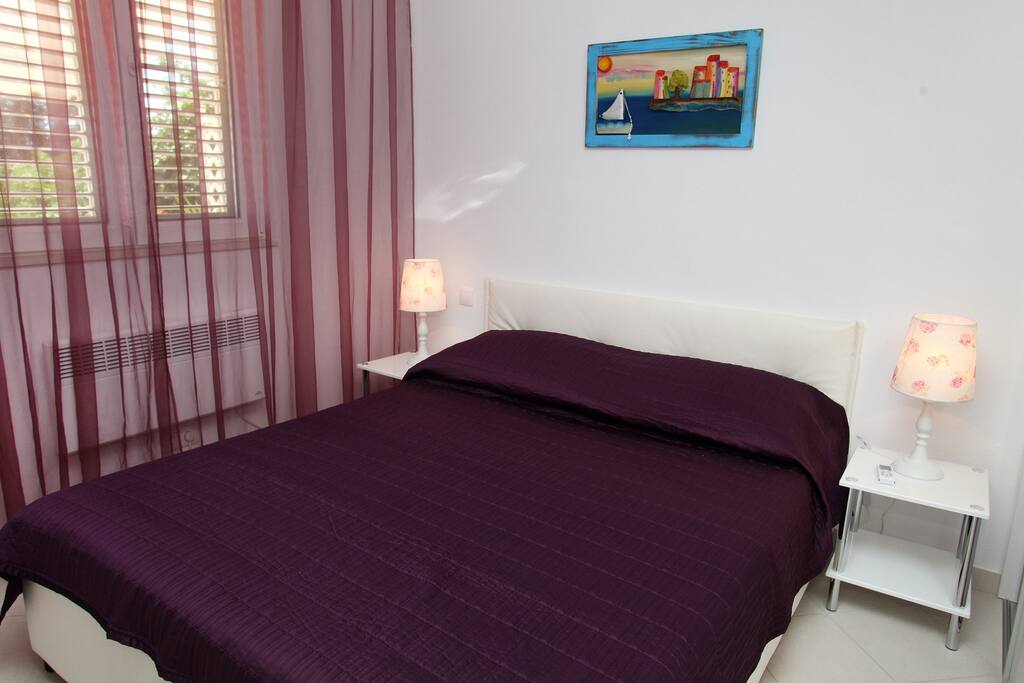 BEDROOM (Large Double bed 160x200) with large window