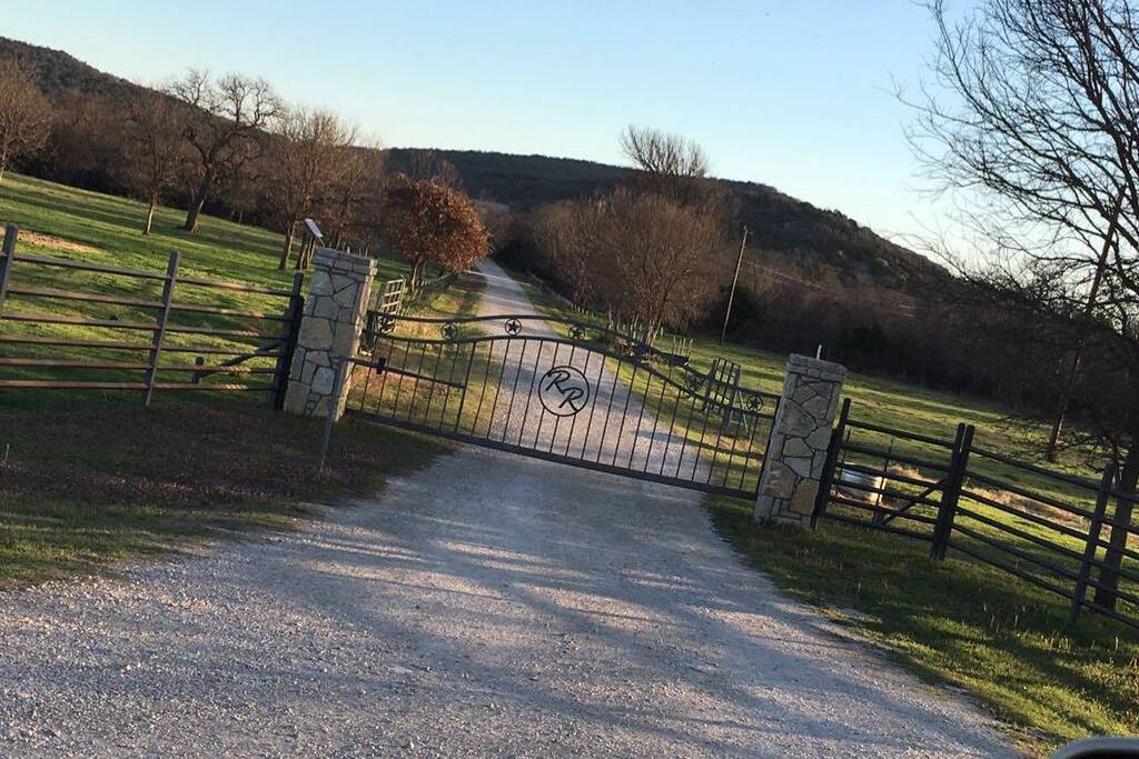 Private Entry to 120 acres.