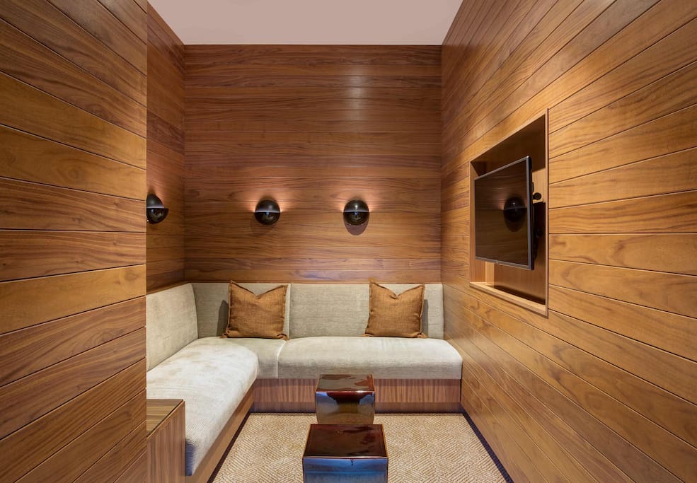 Sample meeting space in Executive Lounge at JW Marriott
