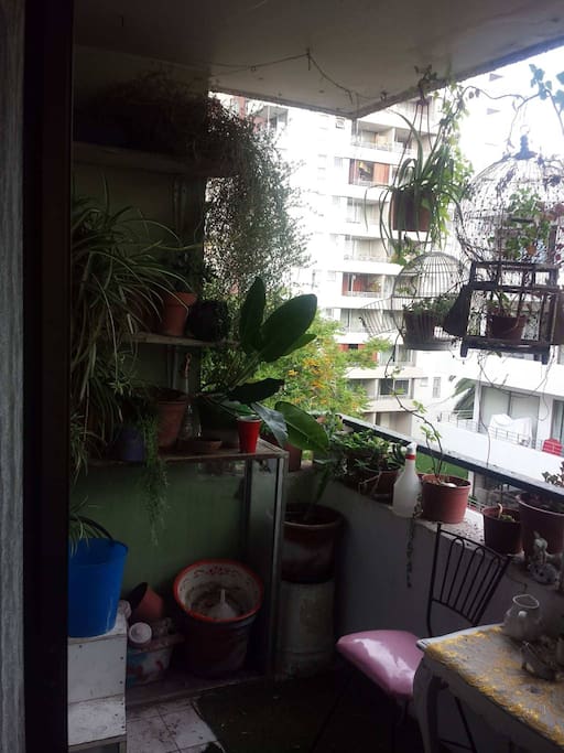 Balcon amplio con terraza para tomar el te