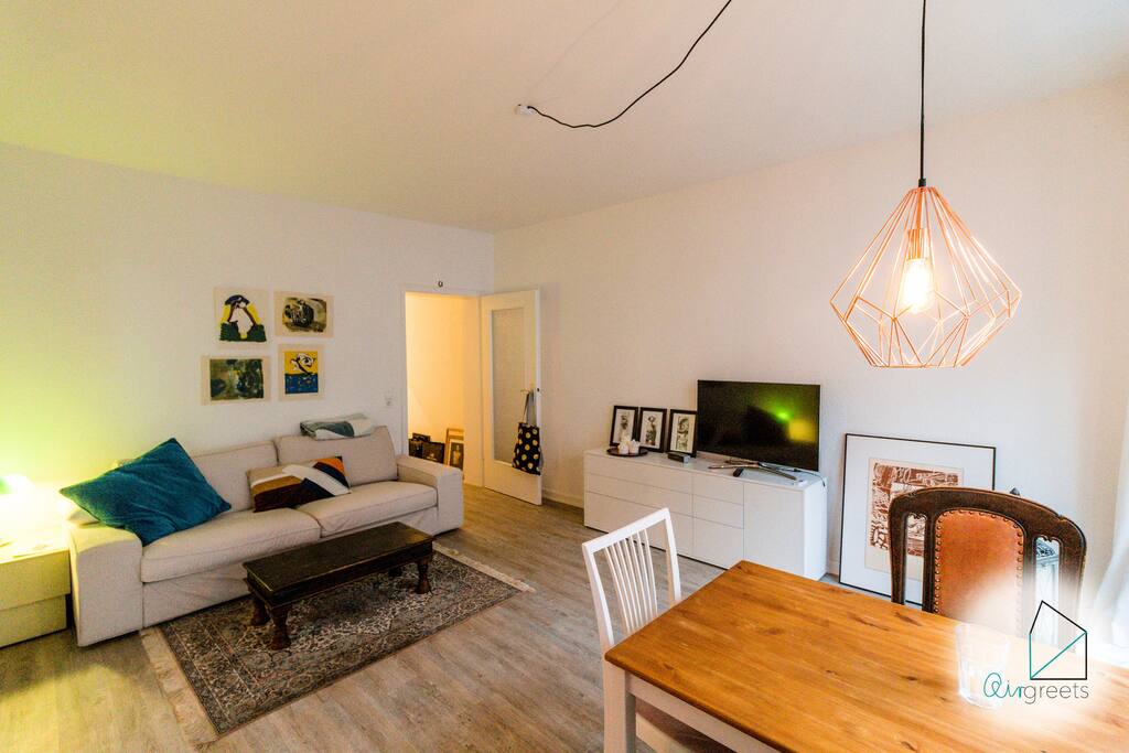 On the cozy sofa, you can relax after an eventful day in the city.