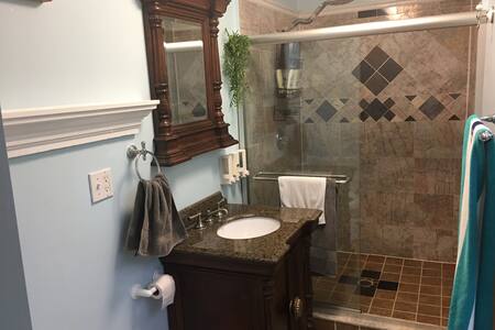 Excellent Location in Cleveland+Full House Access!