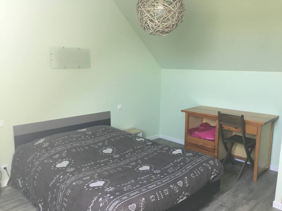 Chambre "Montagne" grand lit (140x200)