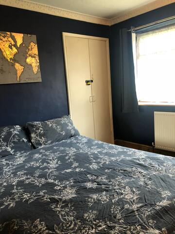 Spacious, close to the Hospital & Uni Free parking