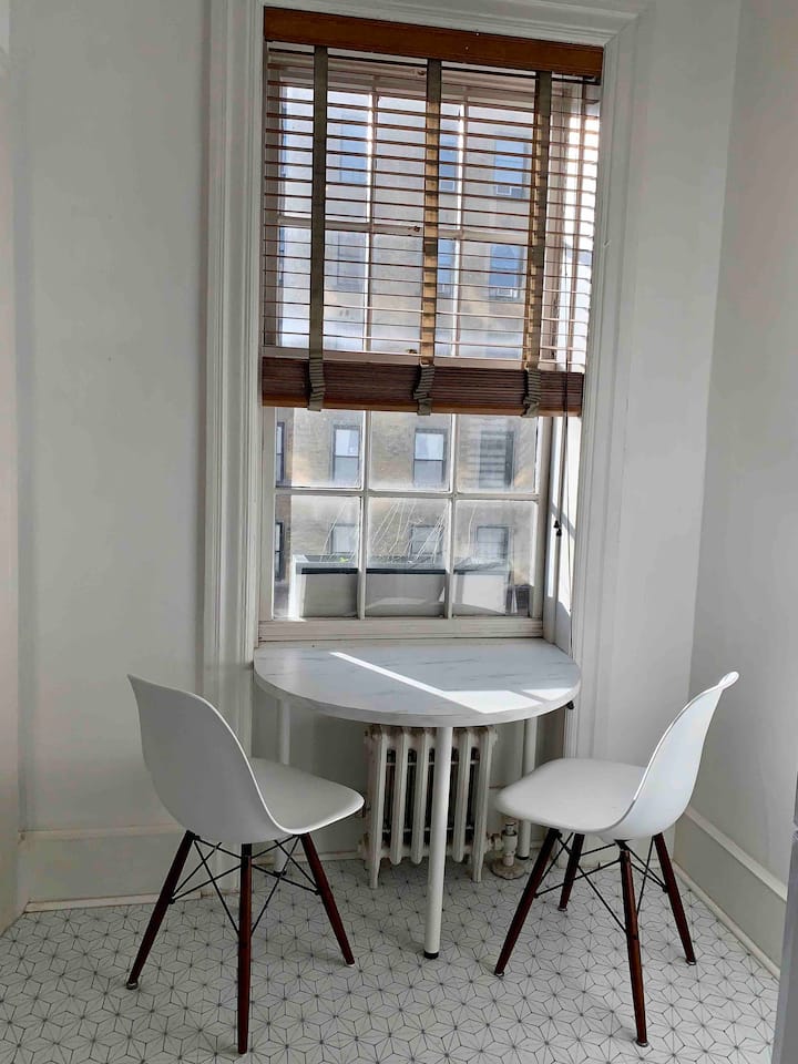 Designer Madison Ave Studio with Brand New Kitchen