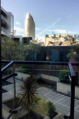 Wonderful & Convenient London Flat, Webber St gallery image 2