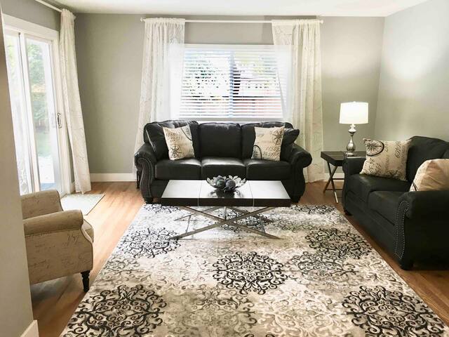 Centrally Located-Univ Park Home-Lovely & Spacious gallery image 2