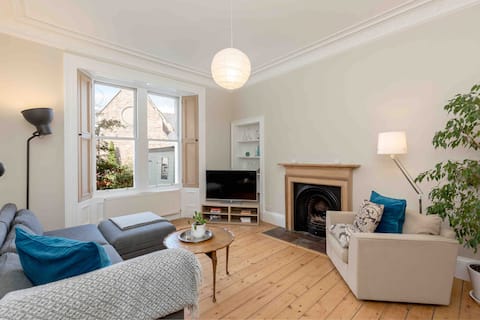Successful Airbnb property: Cosy number 19 with private parking for three cars in Morningside