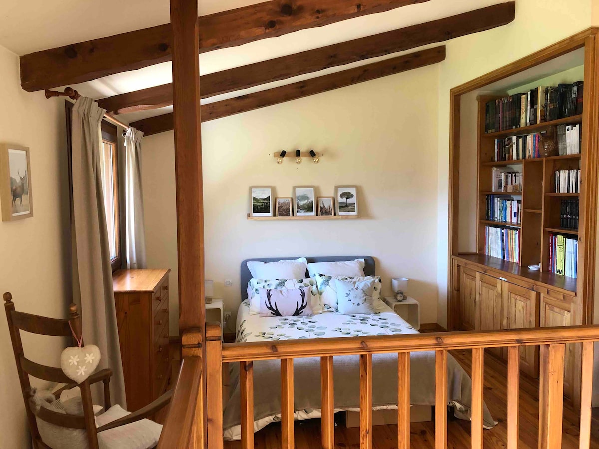 חדר שינה בקומת הביניים