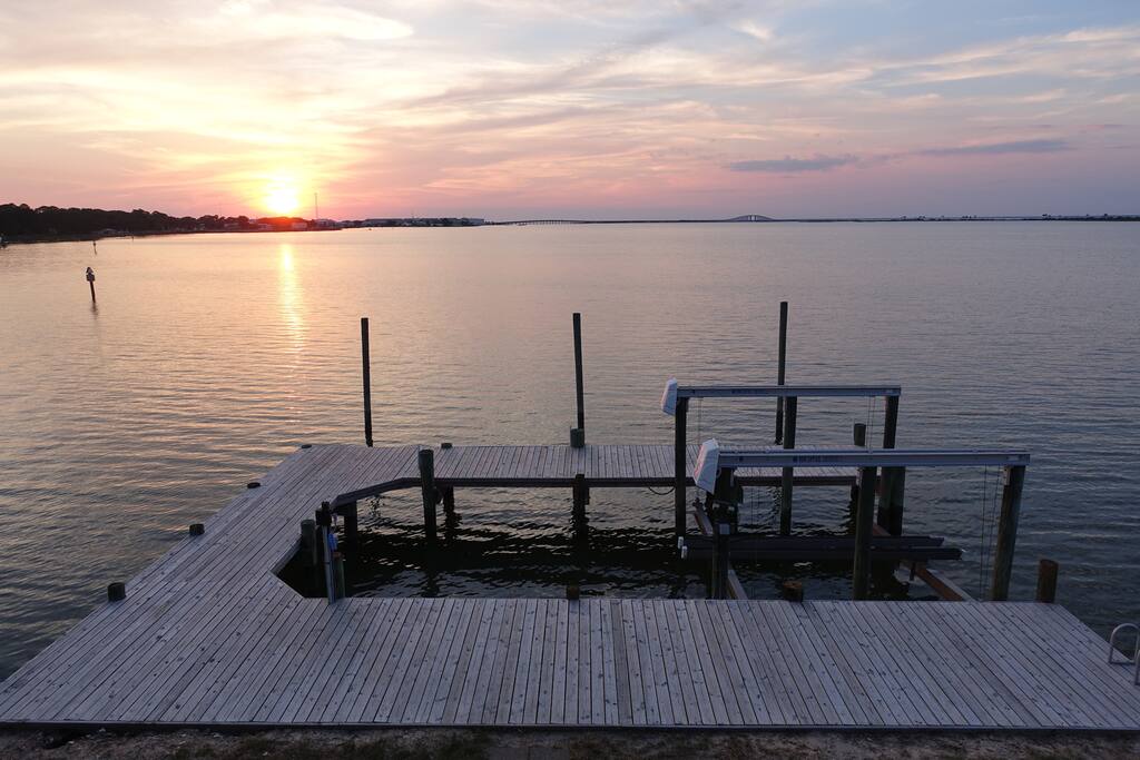 Sea Haven: Adorable Seaside Cottage w/Dock and Views!