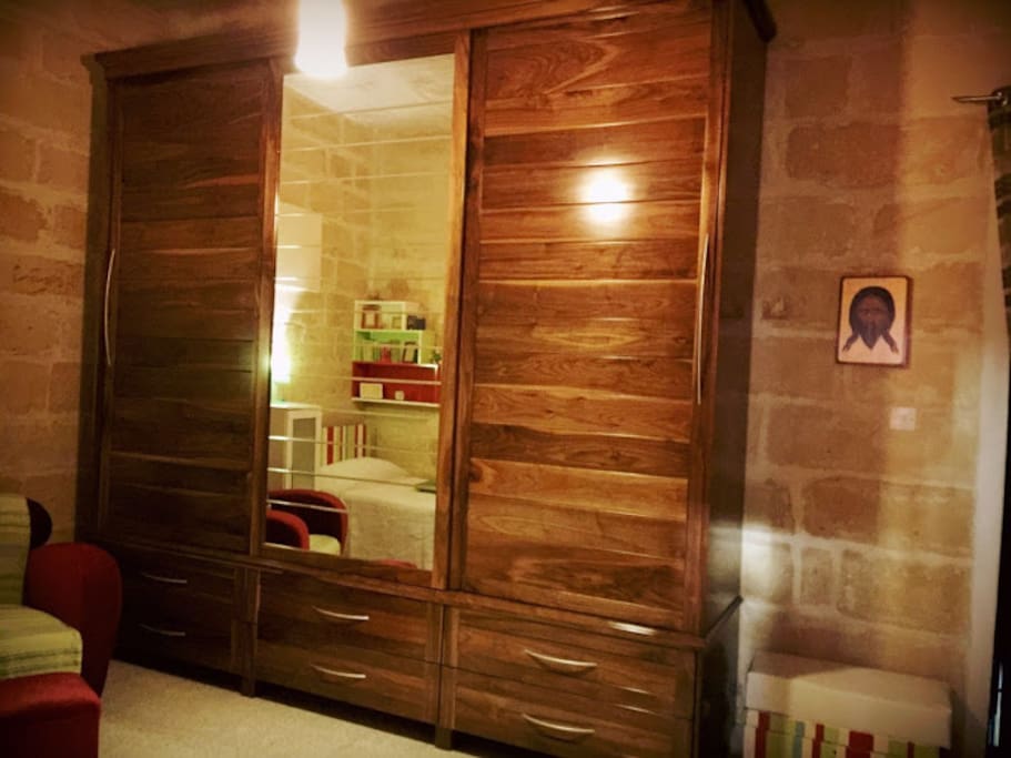 Guest bedroom (wardrobe)