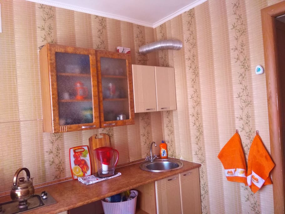 Часть кухни с раковиной