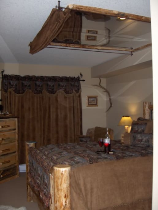 Come visit our Radium Getaway! Discover the mountain cabin hidden inside this 4 story apartment condo. Here is The Bull Room--complete with mirror on the ceiling