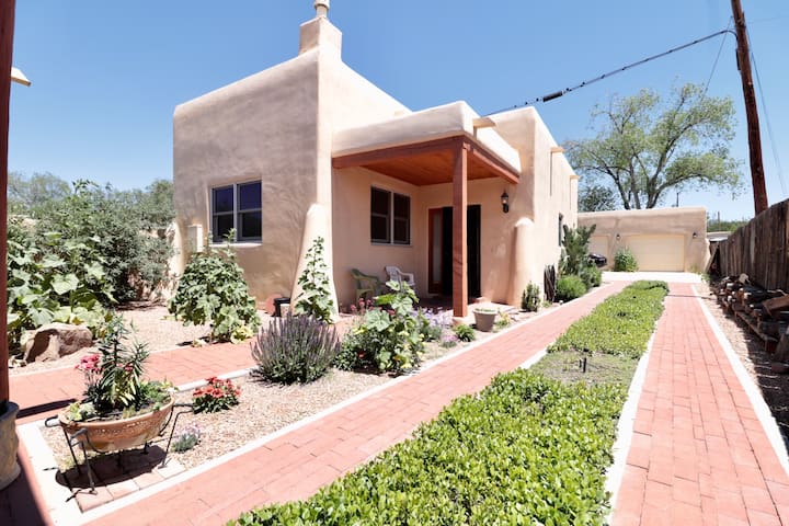 The Casita In Old Town Cottages For Rent In Albuquerque New