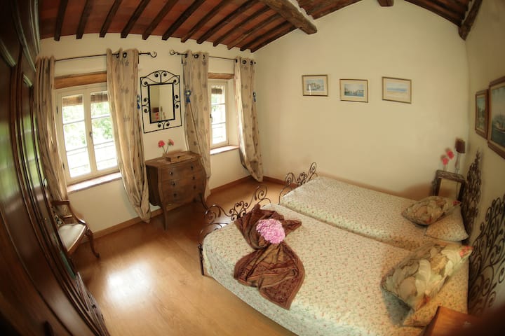 Chumba cha pili cha kulala.