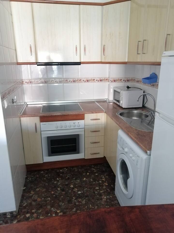 Quiet and cozy apartment 5 minutes from downtown Cazorla, with 2 bedrooms, 1 bathroom, large kitchen-dining balcony and free parking in the surroundings.