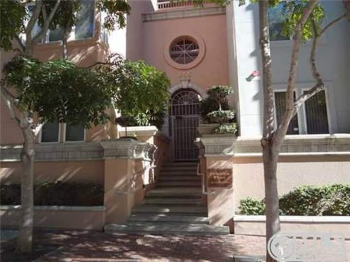 1 Bed Renovated Condo In Downtown Marina San Diego - San Diego, CA