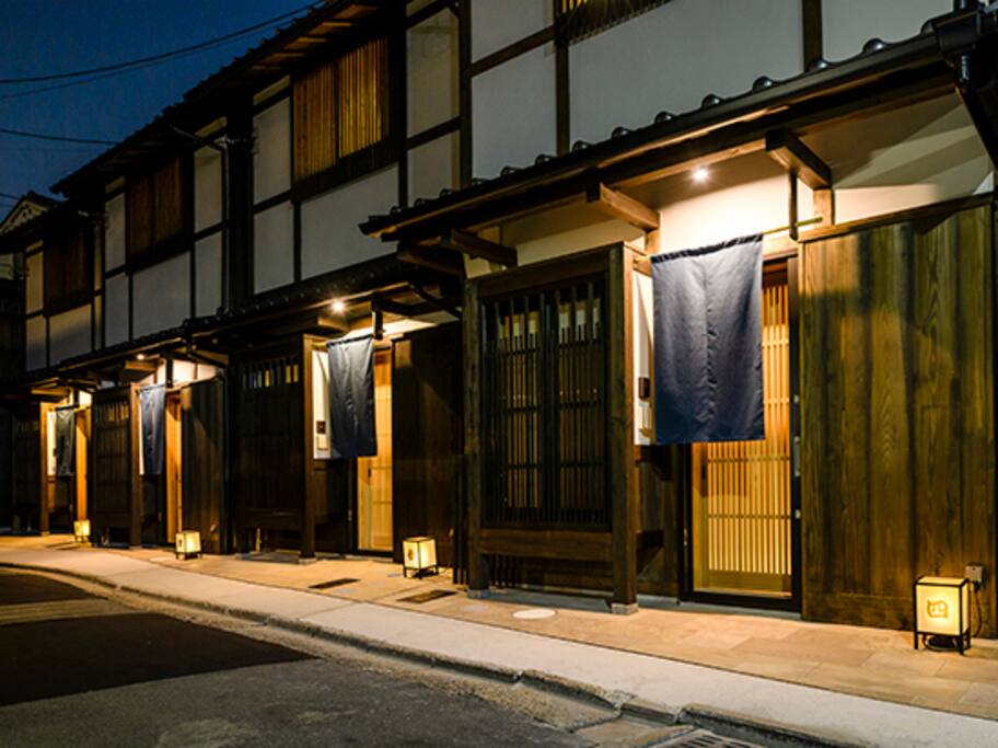 It is independent of 4 buildings. It is very beautiful with lights on at night.