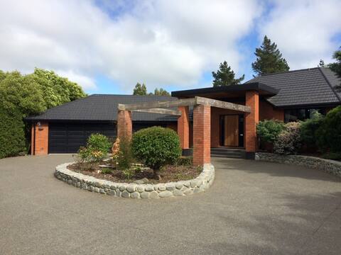 Large Holiday Home on Waterbridge