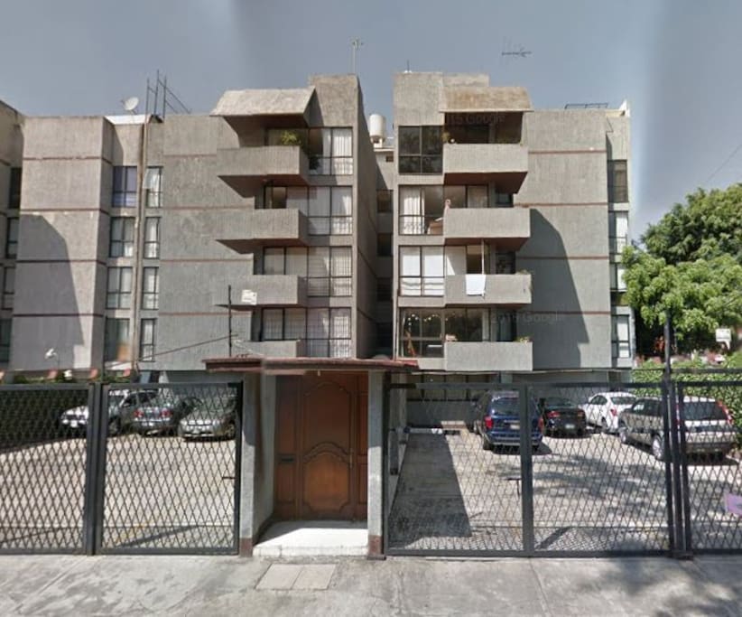 Este es el frente del edicio donde te hospedarás :D