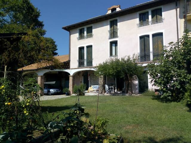 Airbnb Divignano Holiday Rentals Places To Stay