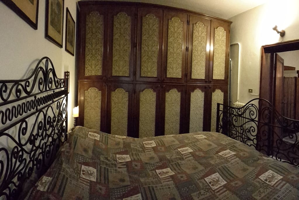 King-size bed (hand made iron 1870)