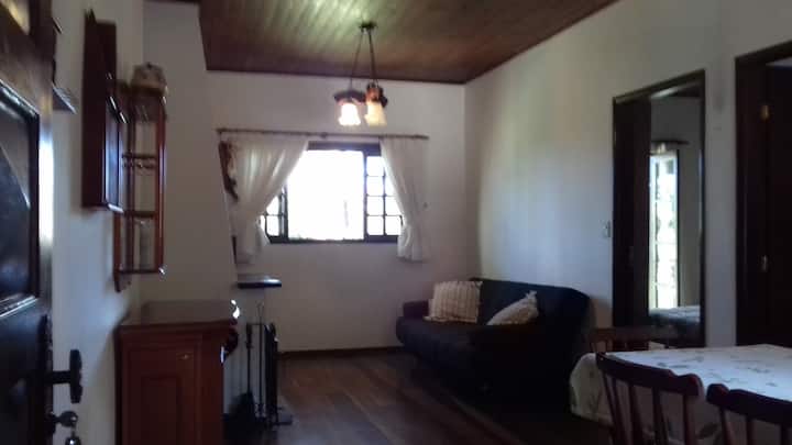 Dhomë ndenjjeje me divan krevat dopio