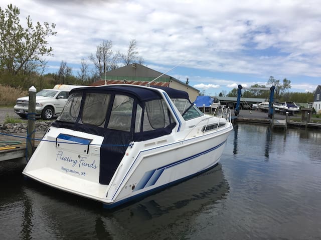 Stay aboard a  Santa Cruz 3400