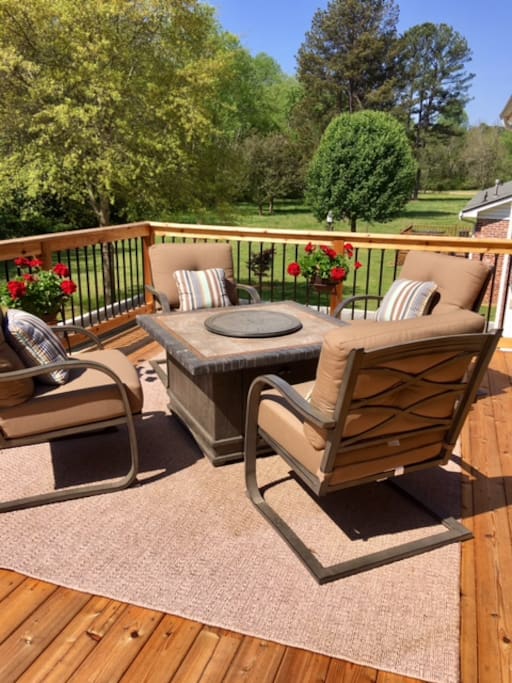 Deck with patio set/Fire Pit