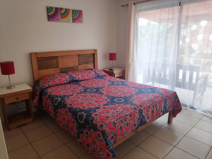 Dormitorio principal en suite, ubicado en el 1er piso de la casa.