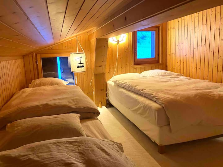 卧室4 ：儿童房： 1张床140 + 2张床90