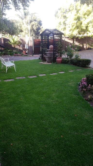 Relaxed garden setting