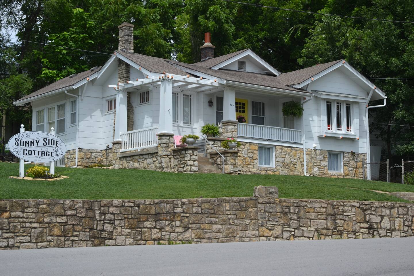 The Sunny Side Cottage Houses For Rent In Excelsior Springs