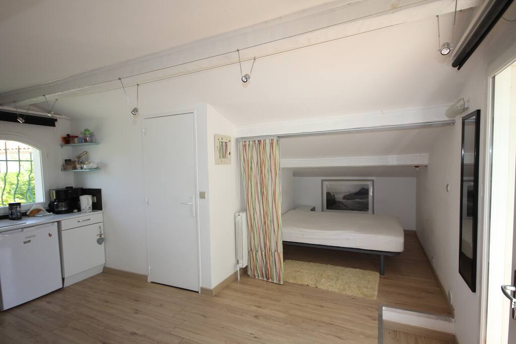 Coin Chambre avec voilage pour séparer