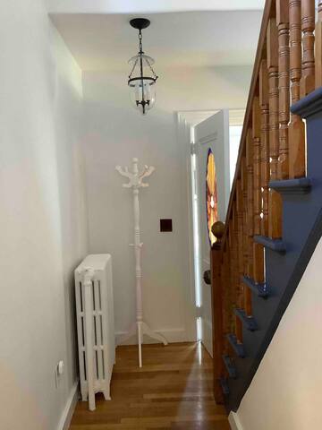 Beautiful house with roof deck fantastic location! gallery image 4