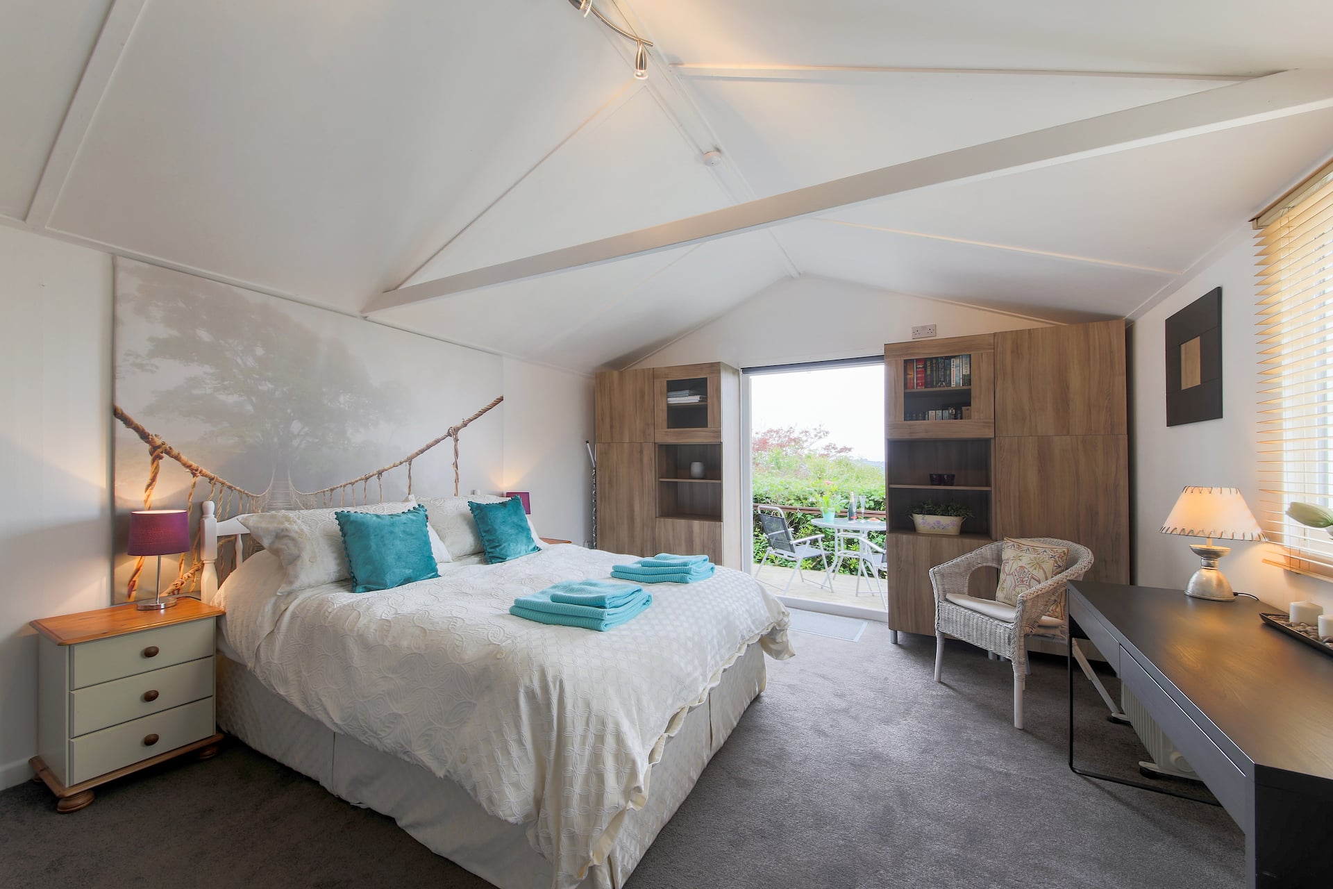 Cosy detached annex, lovely views, close to town