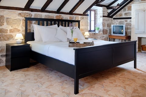 Successful Airbnb property: Charming family home close to beach in Grad Vis